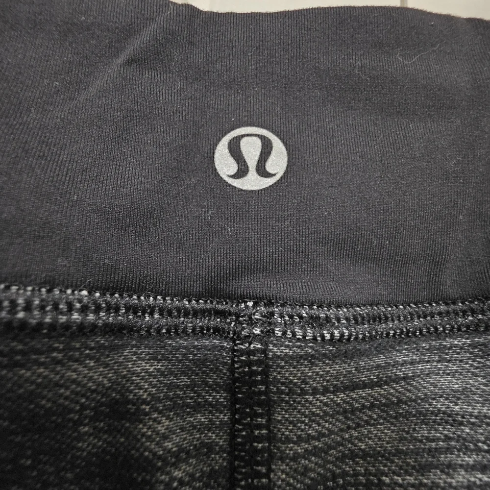 Lululemon Forme Gray and Black Pant Leggings Size 8 Women's